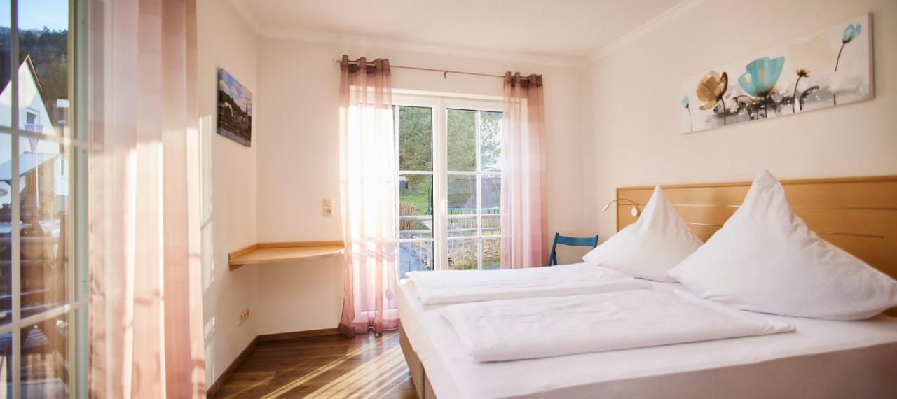 Weinhaus Lenz Hotel Briedern Екстериор снимка